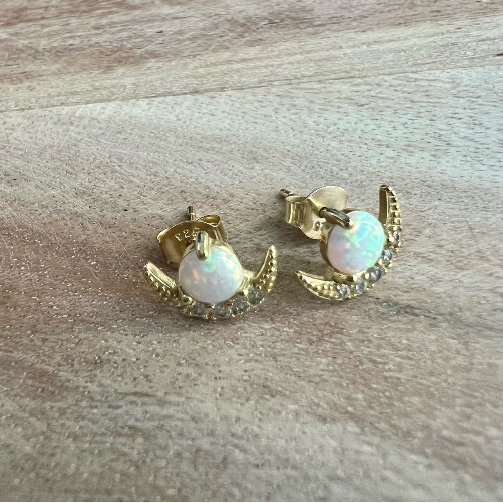 NEO RELIQUE 925 Sterling Silver Gold Moon & Opal Stud Earrings